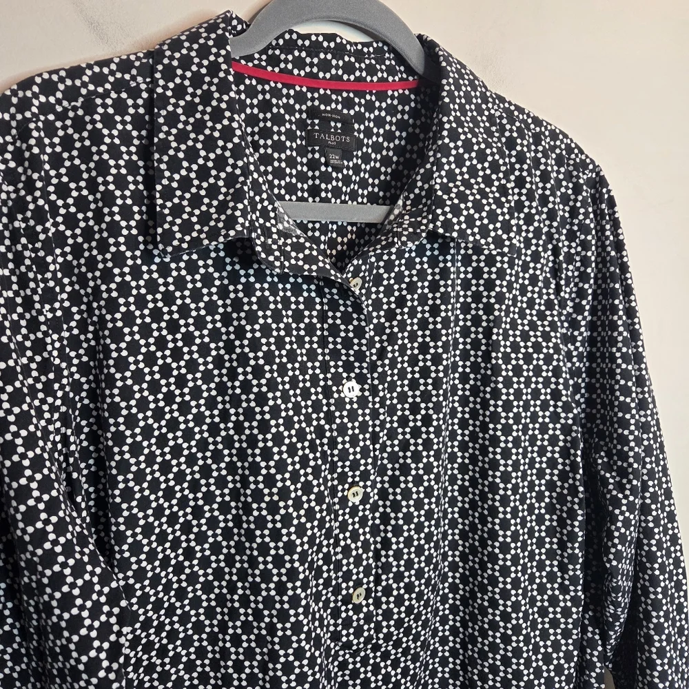 Talbots Plus Non-Iron Popover Blouse Black White Print Size 22W - Picture 2 of 6